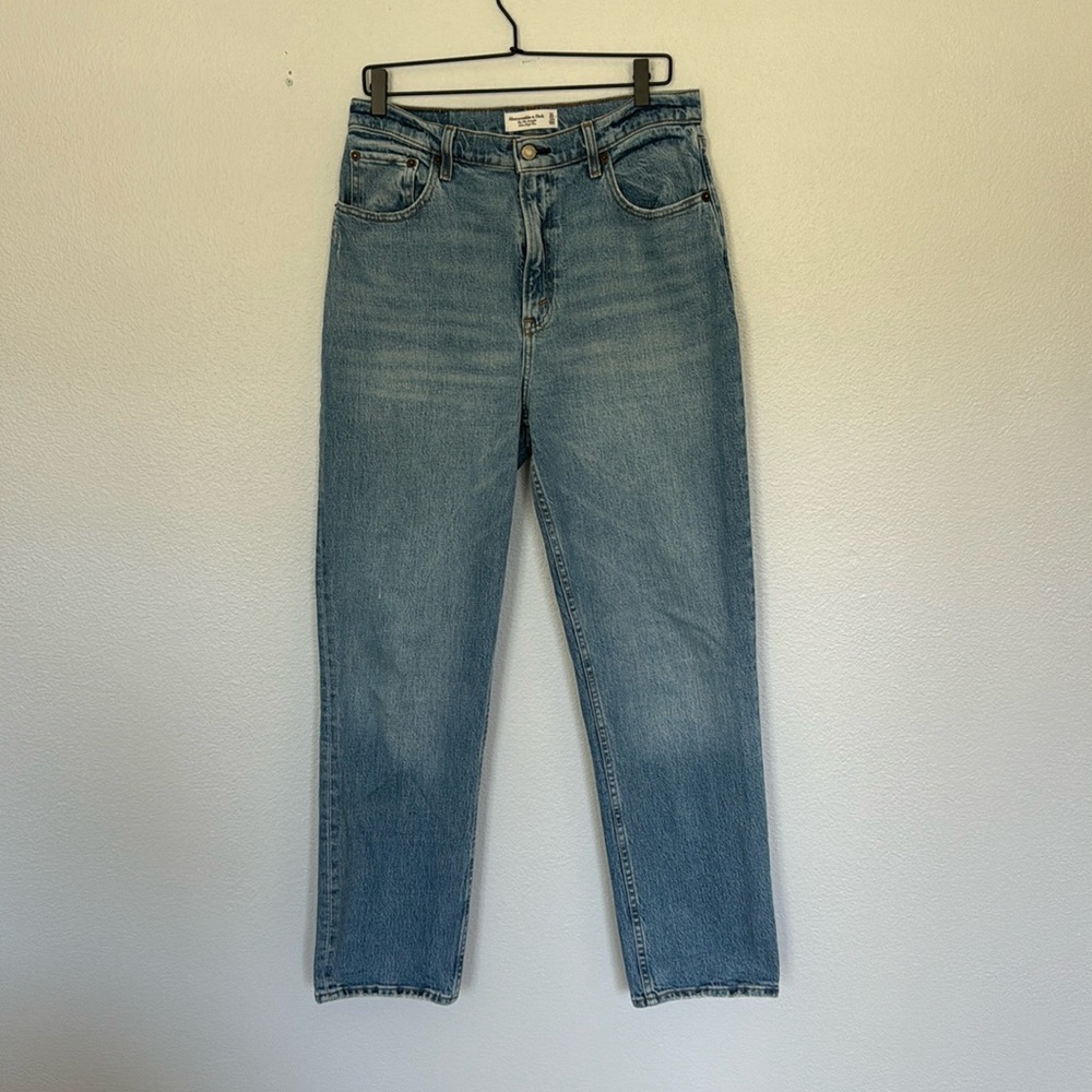 Abercrombie and Fitch Curve Love 90s Straight Jean